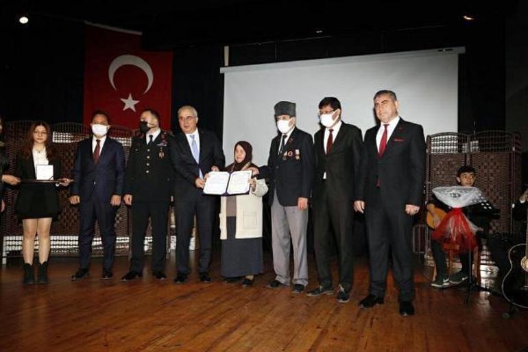 10 yıl önce hayatını kaybeden Kore gazisinin madalyası eşine verildi