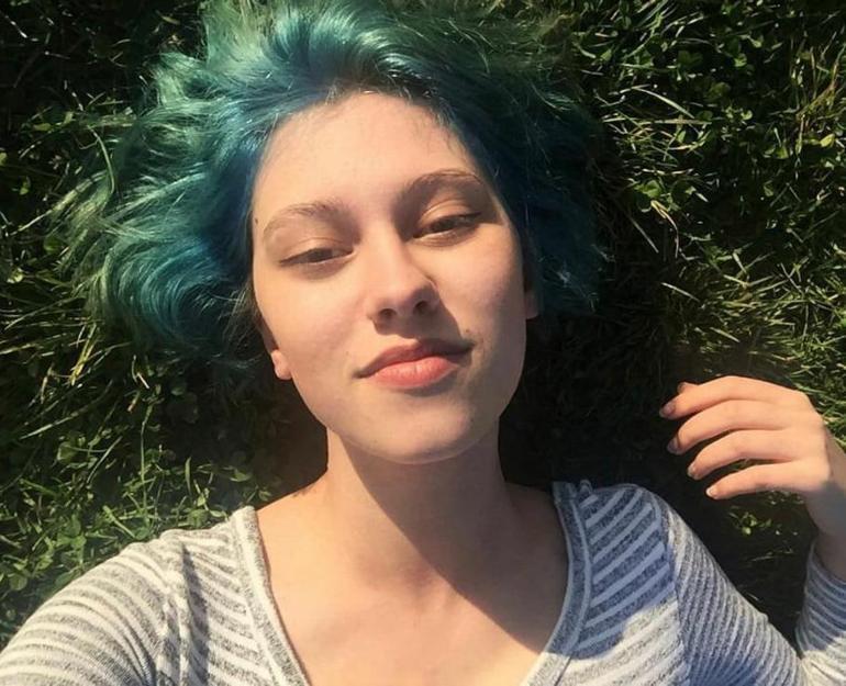 Balkondan düşen üniversiteli Sedefnur, memleketine götürüldü