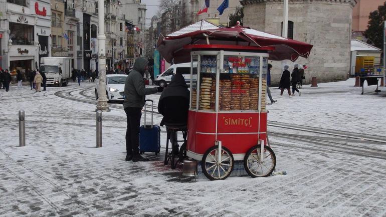 Taksim’de kar