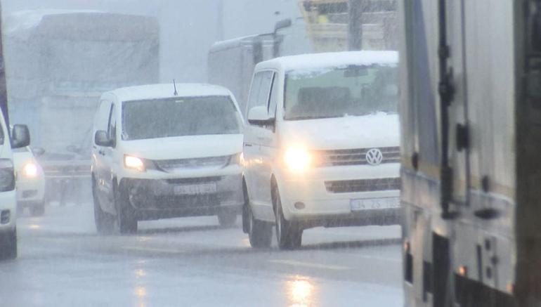 Basın Ekspres Yolunda kar etkisini göstermeye başladı