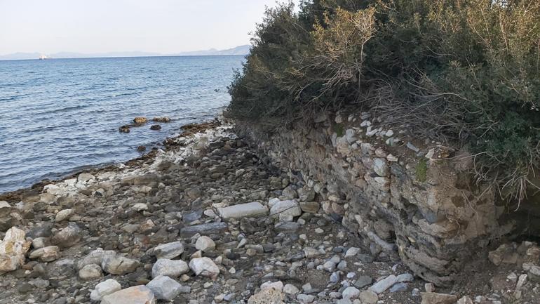 Datçada deniz çekildi, 2 bin yıllık limanın kalıntıları göründü
