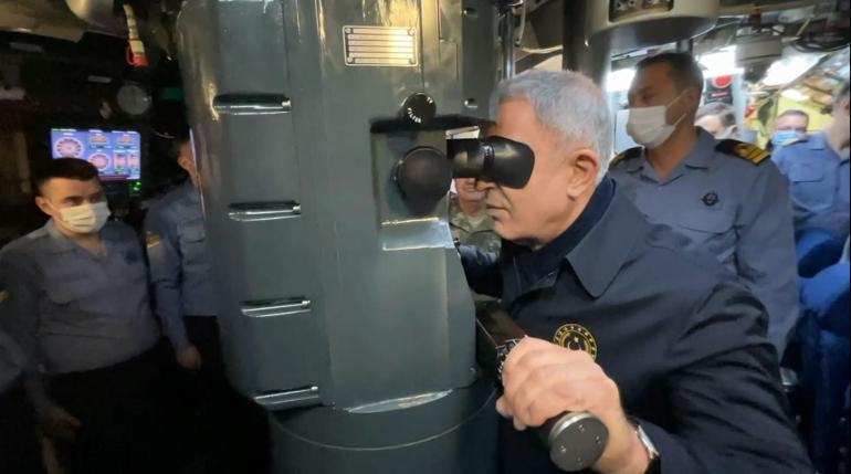 Bakan Akar, milli torpido Akyanın ilk atışını yaptı