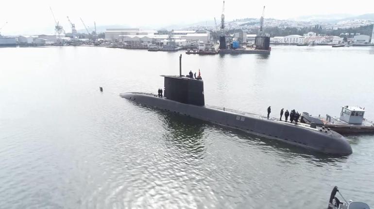 Bakan Akar, milli torpido Akyanın ilk atışını yaptı