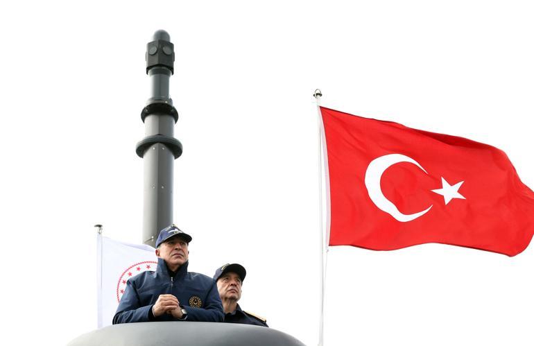 Bakan Akar, milli torpido Akyanın ilk atışını yaptı