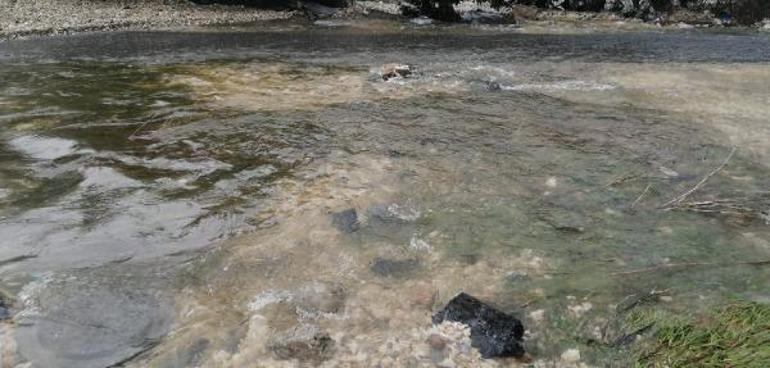 Büyükçekmecede İSKİ borusu patladı; yollar göle döndü