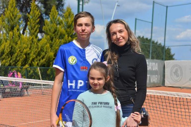 Ukrayna’dan kaçan 14 yaşındaki tenisçi, spora Adana’da devam edecek
