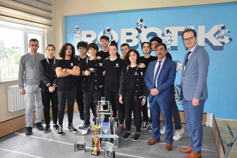 Liseli gençlerin robotu ‘Naci’ ABD yolcusu