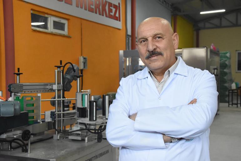 Lise öğrencileri, her gün 6 bin plastik bidon üretiyor