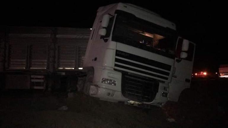 Kırşehirde TIR ile minibüs çarpıştı: 1 ölü, 1 yaralı