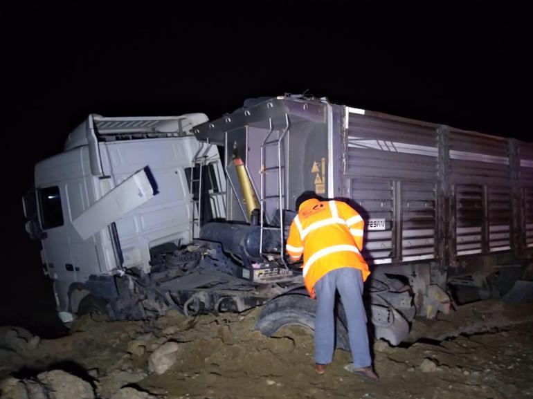 Kırşehirde TIR ile minibüs çarpıştı: 1 ölü, 1 yaralı