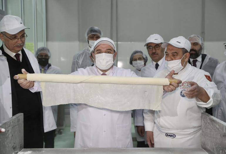 Bakan Varank, Kahramanmaraşta dondurma fabrikasını ziyaret etti