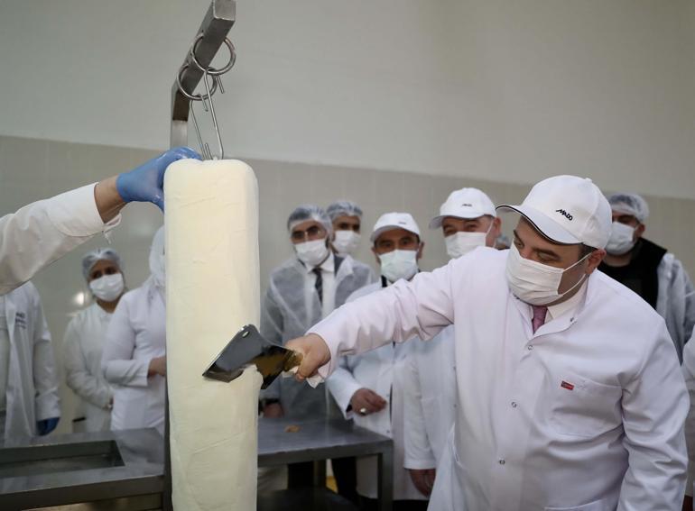 Bakan Varank, Kahramanmaraşta dondurma fabrikasını ziyaret etti