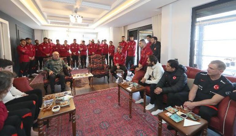 A Milli Futbol Takımından Ahmet Çalıkın ailesine ziyaret