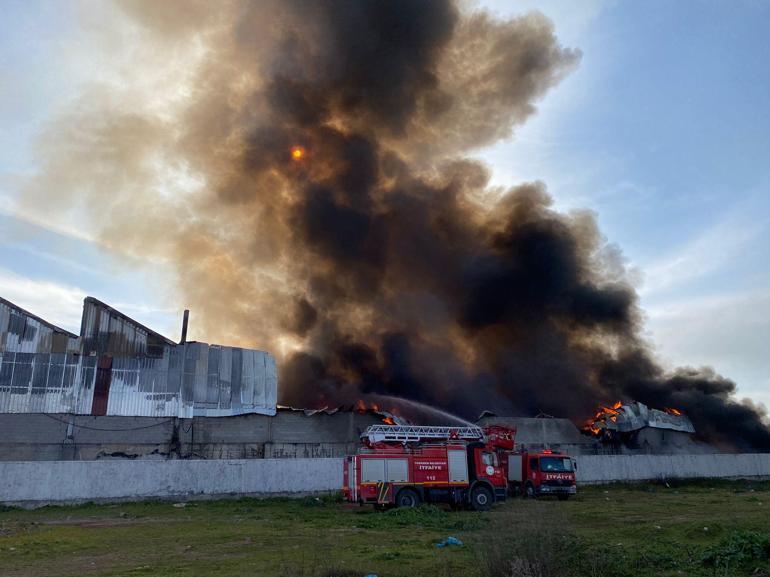 Osmaniye’de geri dönüşüm fabrikasındaki yangın kontrol altına alındı