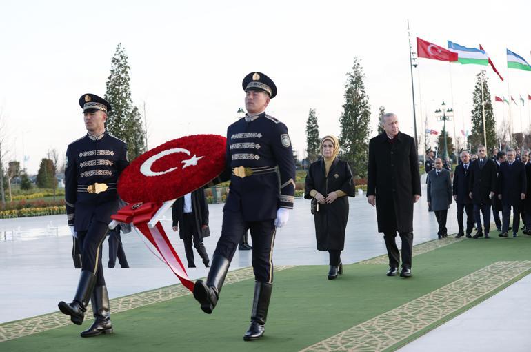 Cumhurbaşkanı Erdoğan, Taşkent’te Bağımsızlık Anıtı’na çelenk bıraktı