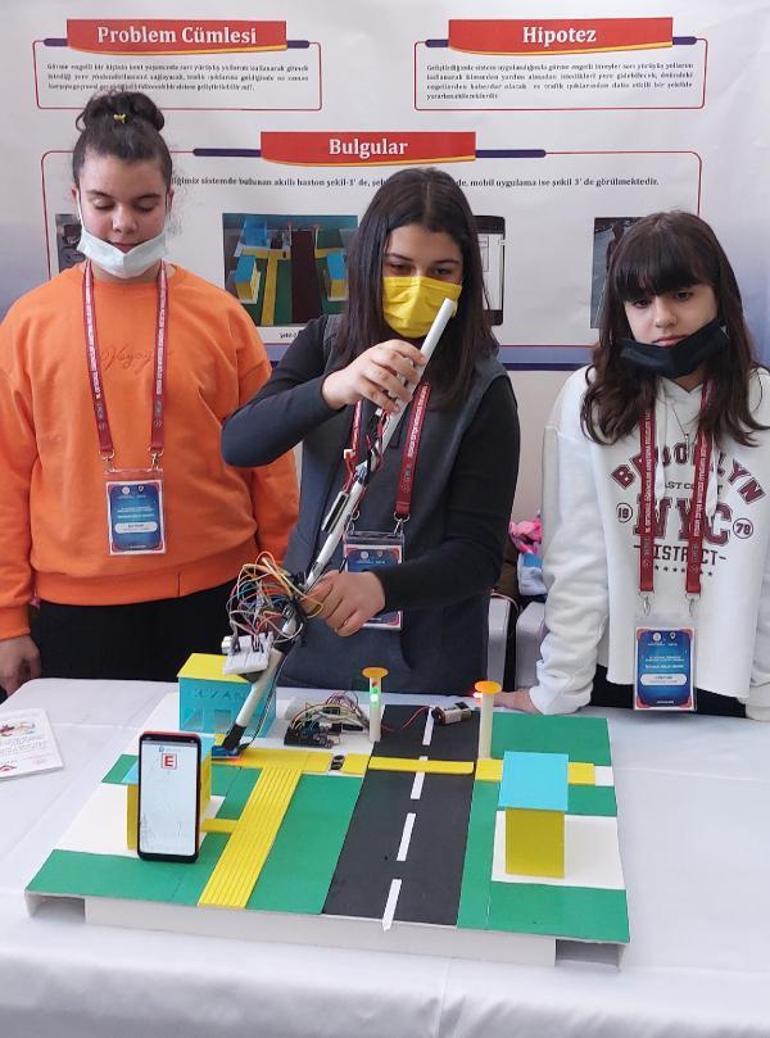 Ortaokul öğrencileri tasarladıkları akıllı bastonla görme engellileri rahatlatacak