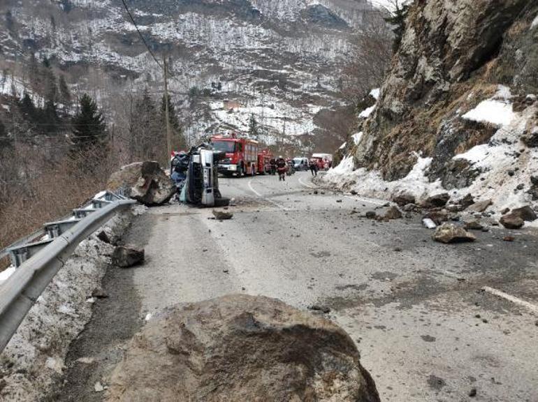 Dağcılar, heyelanlı yamaçlarda riskli kayalar için devrede