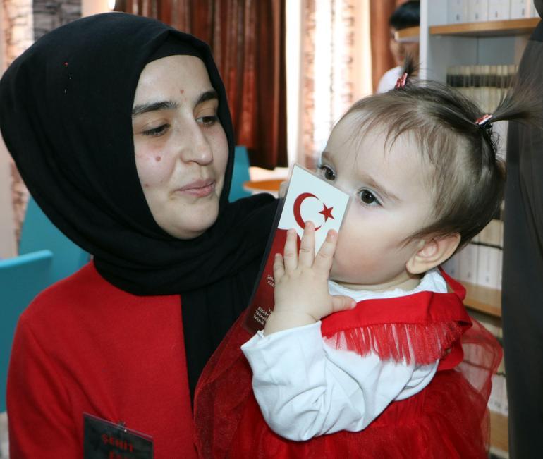 Şehidin adının verildiği kütüphanenin açılışına 1 yaşındaki kızı İkra da katıldı