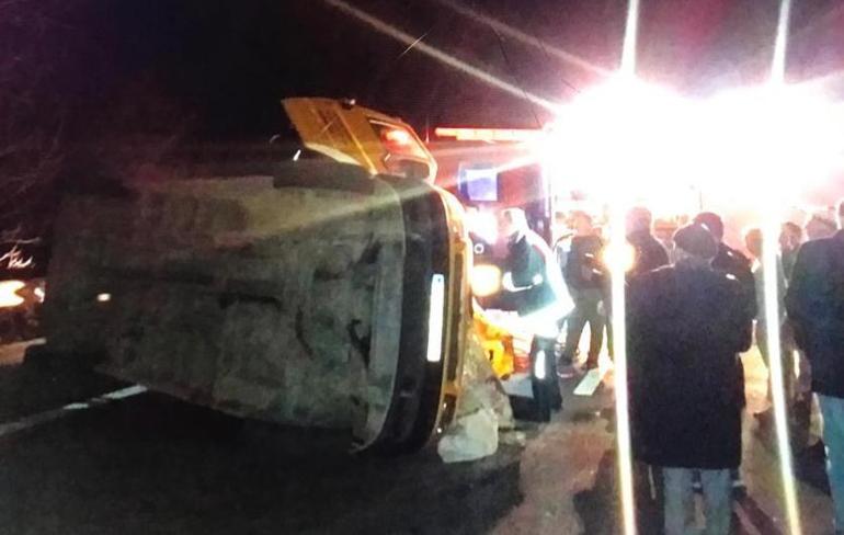 TEMde otomobil, minibüse çarptı: 7 yaralı