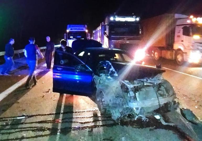 TEMde otomobil, minibüse çarptı: 7 yaralı