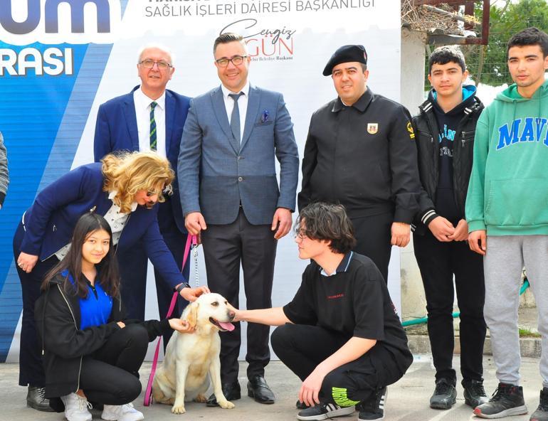 TSKnın bomba arama köpeği Afi öğrencilerin can dostu oldu