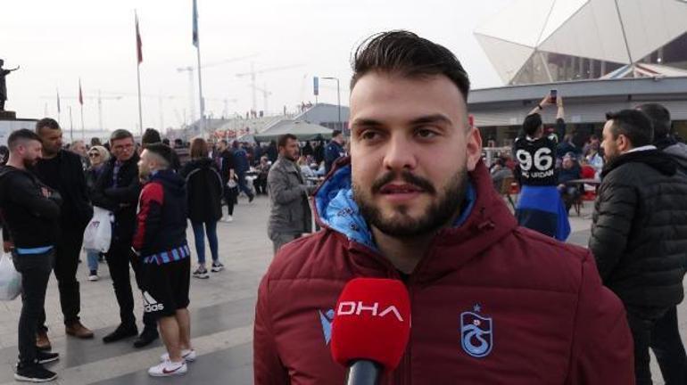 Fransız yargıçtan özel izinle gelen gurbetçi taraftar, maçı eşiyle tribünde izledi