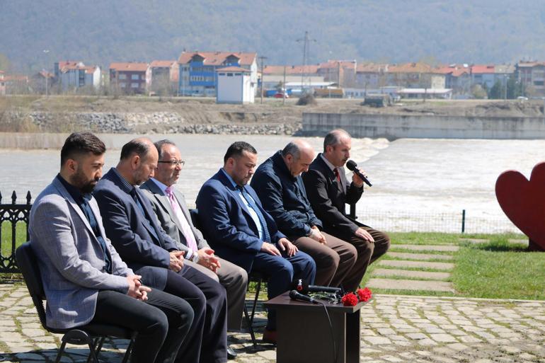 Köprü faciasında ölenler, 10uncu yılda dualarla anıldı