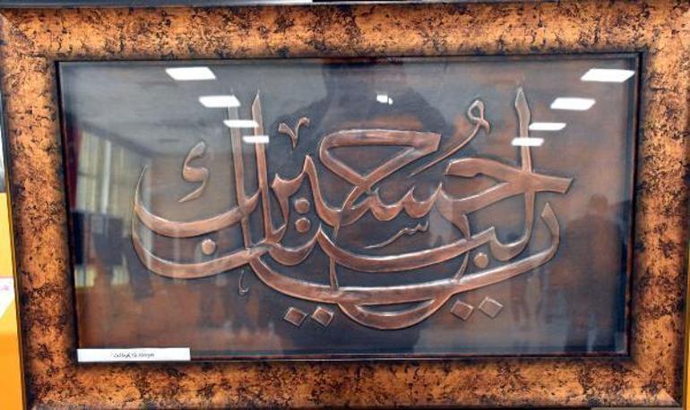 Kanserden kaybettiği eşi adına açtığı rölyef sergisinde ilk alıcı vali oldu