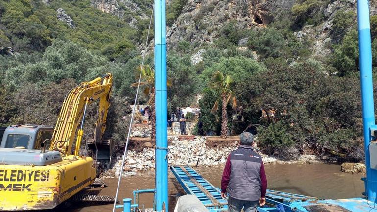 Fethiye ve Dalamandaki cennet koylardaki 300 kaçak yapının yıkımına başlandı