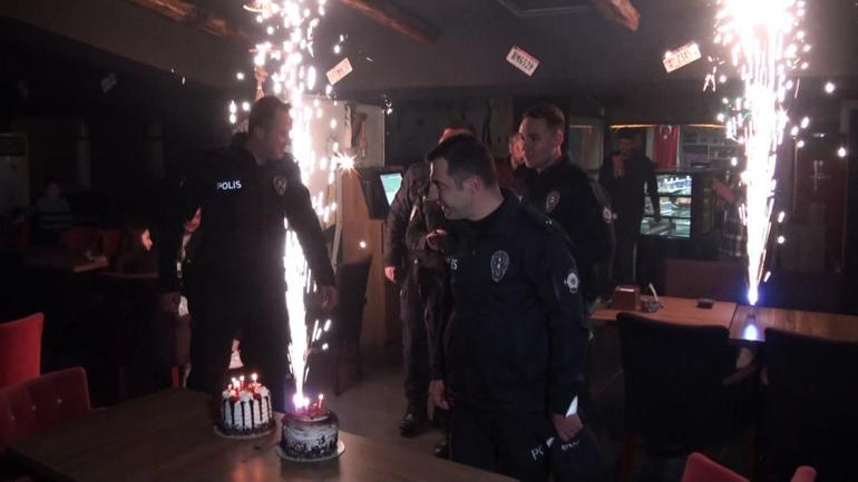 Kavga ihbarına gelen polislere pastalı kutlama
