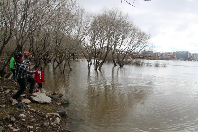 Kura Nehri taştı, Ardahan Ovası göle döndü