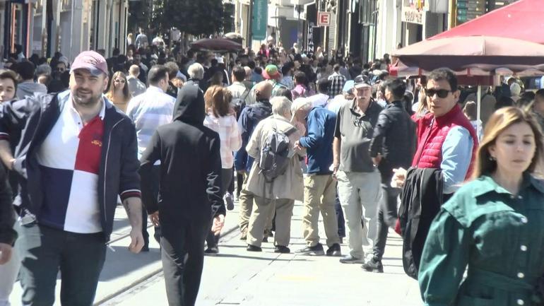 Güzel havayı fırsat bilenler Taksim ve Ortaköye akın etti