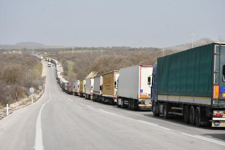 TIR şoförleri: Kaçak göçmenler yüzünden 5 bin euro ceza ödüyoruz