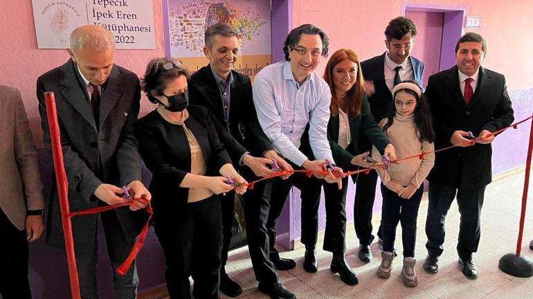 Eşine doğum günü hediyesi için sınırdaki köy okuluna kütüphane yaptırdı