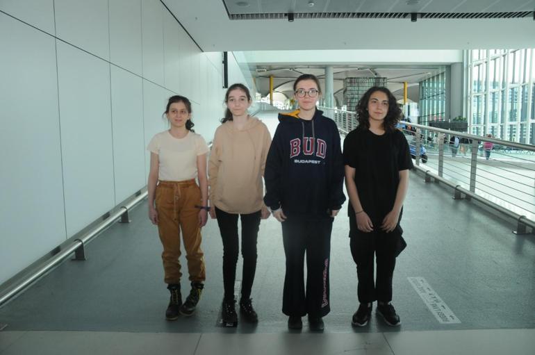 Avrupada tarih yazan matematikçi kız öğrenciler yurda döndü