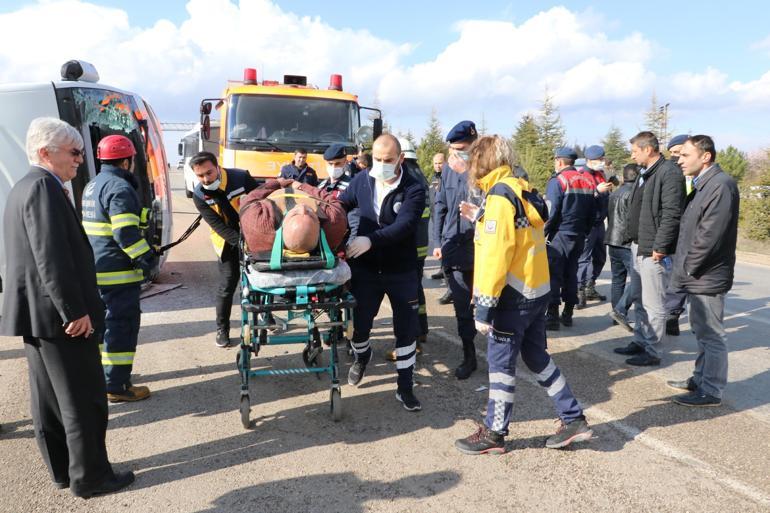 Eskişehirde cezaevi nakil aracı devrildi: 6 yaralı