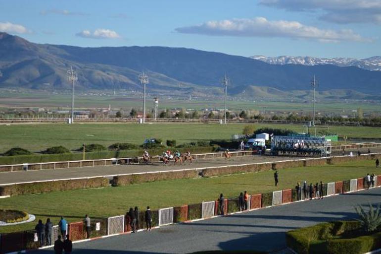Elazığ Hipodromunda sezon başladı