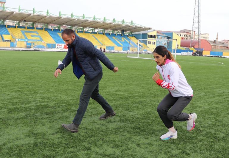 Ebeleme oynarken öğretmeni tarafından keşfedildi, dünya 3üncüsü oldu