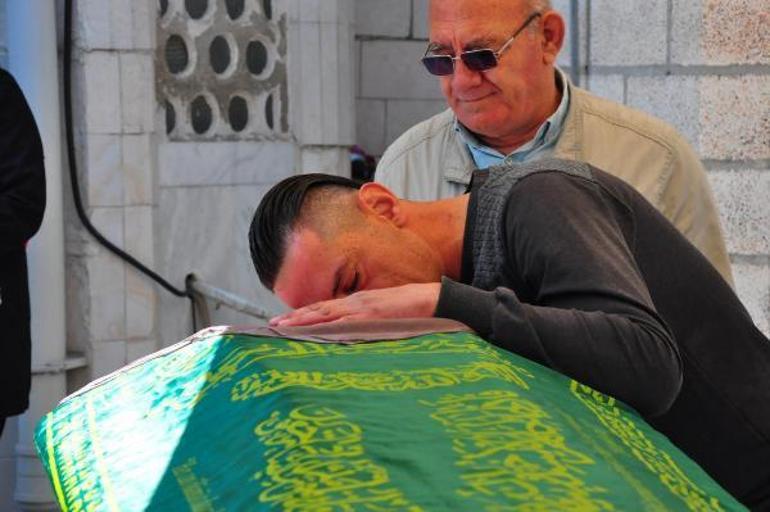 Restorandaki yemekten sonra rahatsızlanan aileden Ece Melisa öldü, annesi ve kardeşinin tedavisi sürüyor