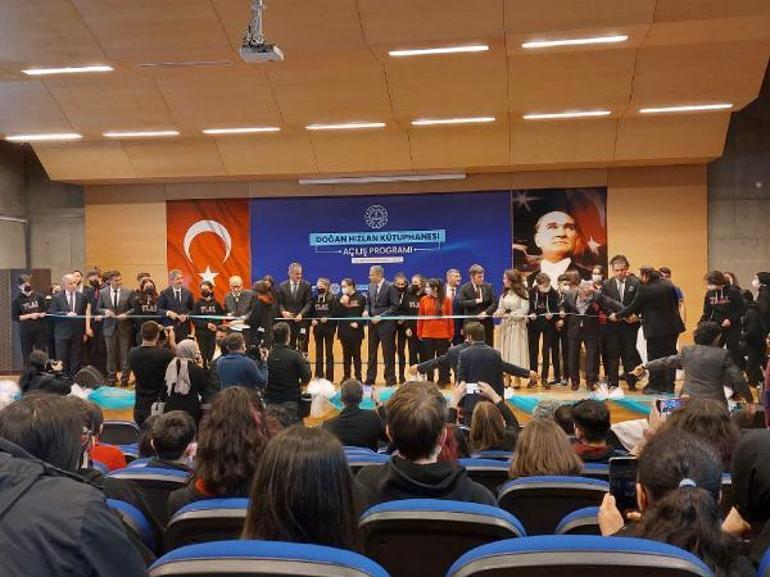 Bakan Özer Yenilevent Anadolu Lisesi Doğan Hızlan Kütüphanesinin açılışını yaptı