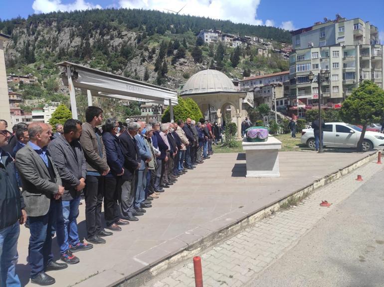 Annesinin öldürdüğü Elif, toprağa verildi