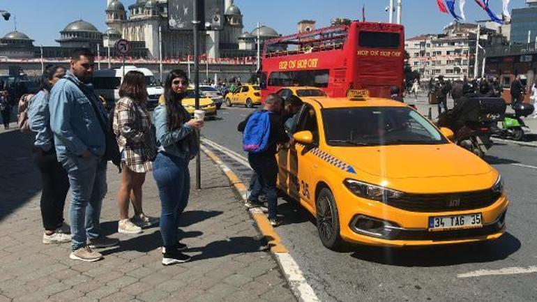 Taksimde bu kez turistler taksicilerle pazarlık yaptı