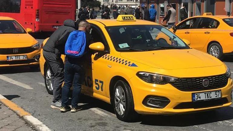 Taksimde bu kez turistler taksicilerle pazarlık yaptı