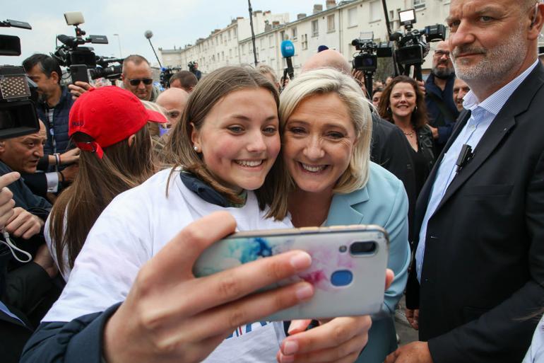 Fransa’da Macron-Le Pen yarışı başladı