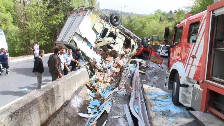 Sarıyerde kamyonet devrildi; 3 yaralı