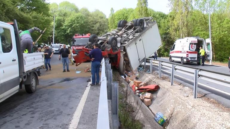 Sarıyerde kamyonet devrildi; 3 yaralı