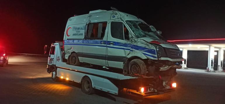 SMAlı Elif bebeği taşıyan ambulans devrildi: 4 yaralı