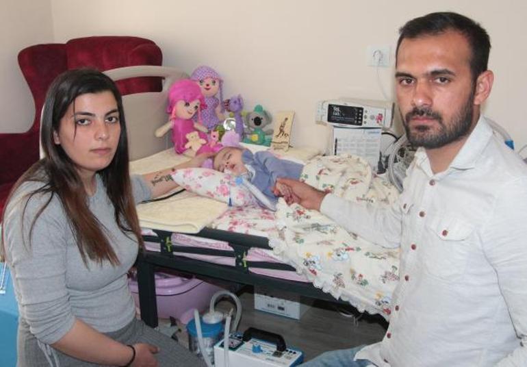 SMAlı Elif bebeği taşıyan ambulans devrildi: 4 yaralı