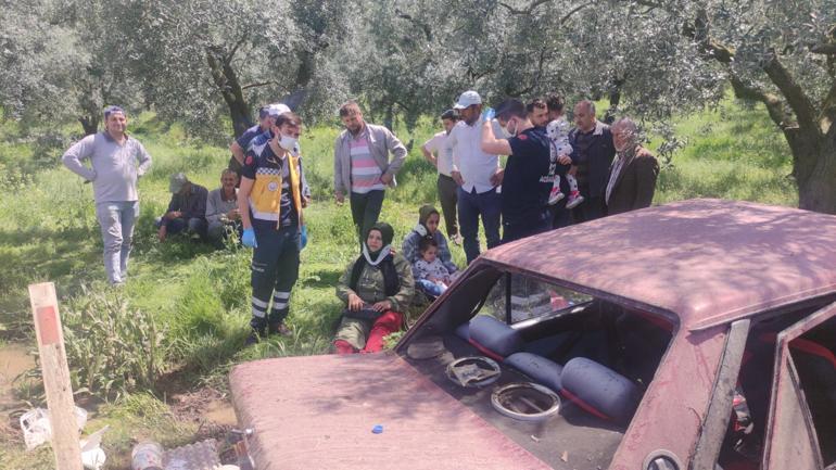 Otomobil, zeytin ağacına çarptı: 2si bebek 4 yaralı