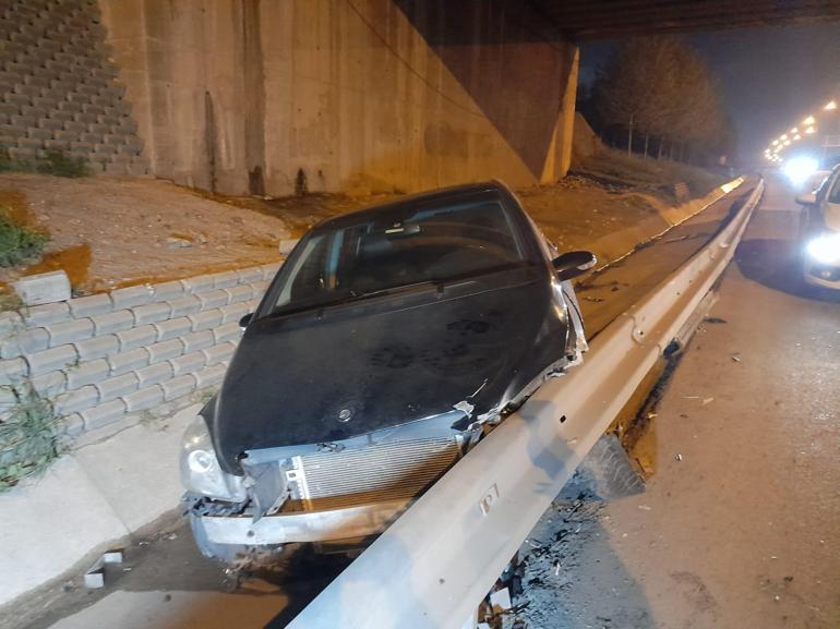 TEM Otoyolunda bariyerlere çarpan otomobil, su tahliye kanalına girdi